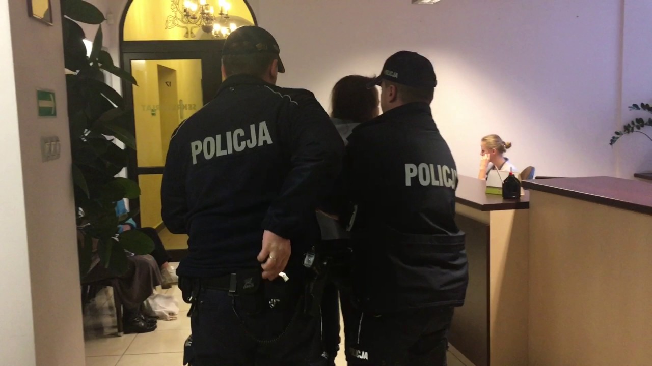 propolski.pl: Policjanci nie chcieli nosić maseczek. Funkcjonariuszy dotkliwie ukarano: "Negowała zasadność w Internecie"