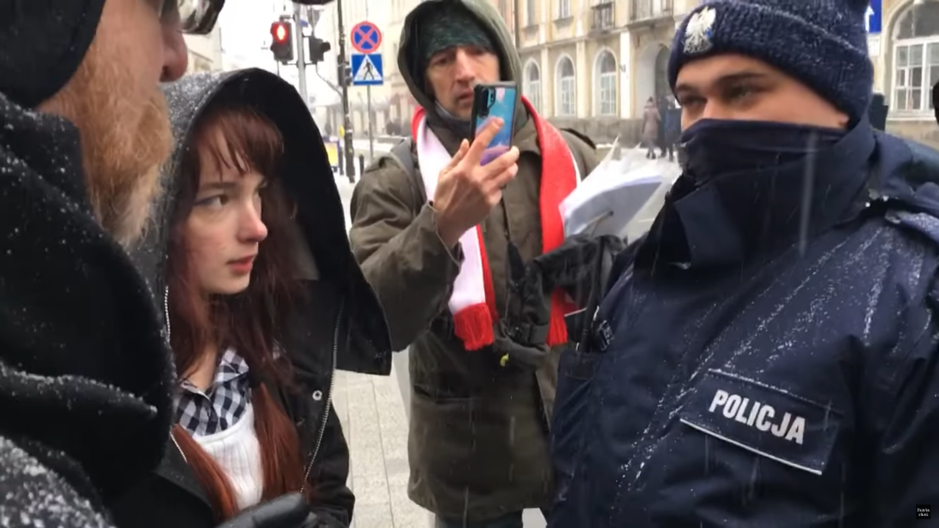 propolski.pl: Nadgorliwy policjant próbował wlepić mandat młodej uczestniczce marszu