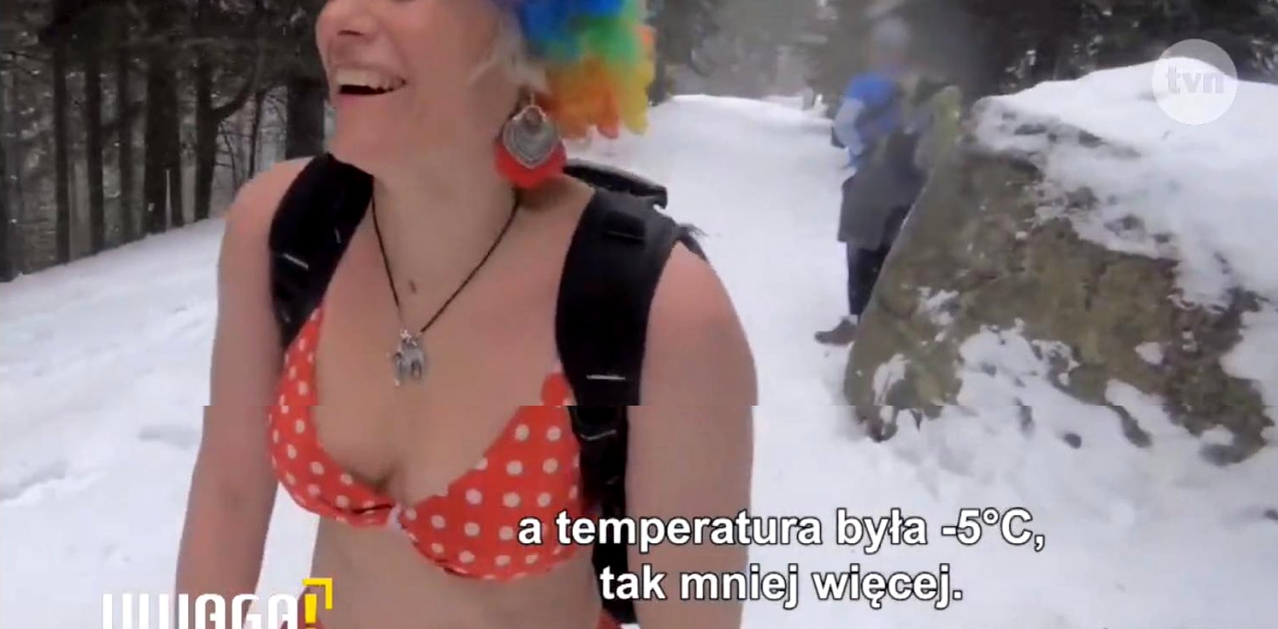 propolski.pl: Tęczowa turystka poszła w góry w samej bieliźnie