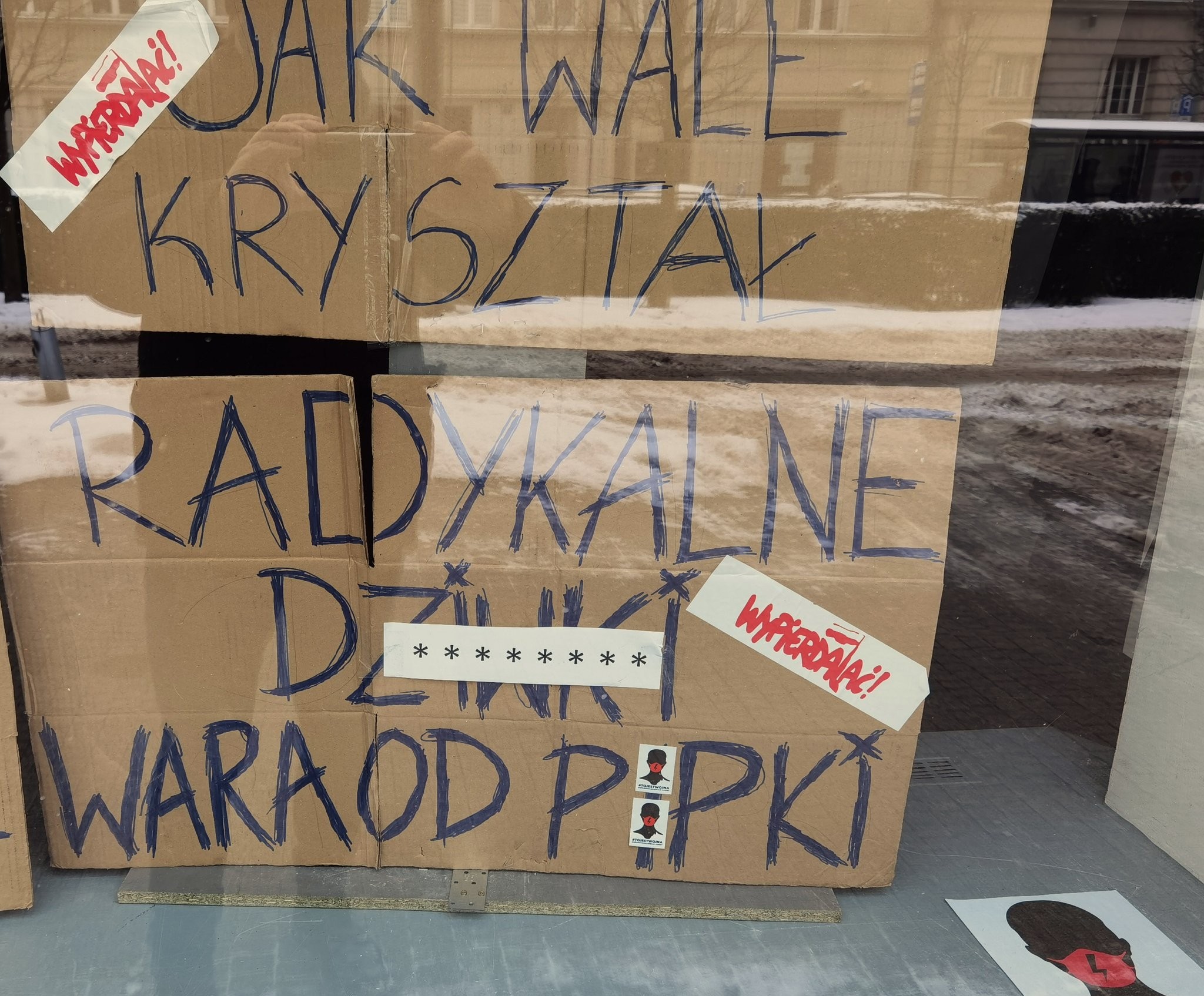 propolski.pl: Skandaliczna ekspozycja w centrum Poznania: "Mamy rząd w dup*e, nie w pi*dzie" [FOTO]