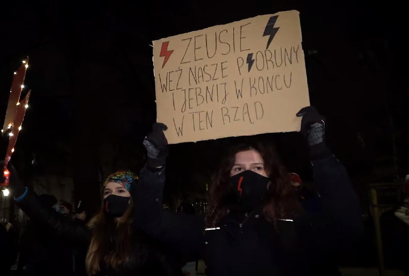 propolski.pl: Impreza podczas Strajku Kobiet: "Zeusie, weź nasze pioruny i je*nij w końcu w ten rząd" [WIDEO]