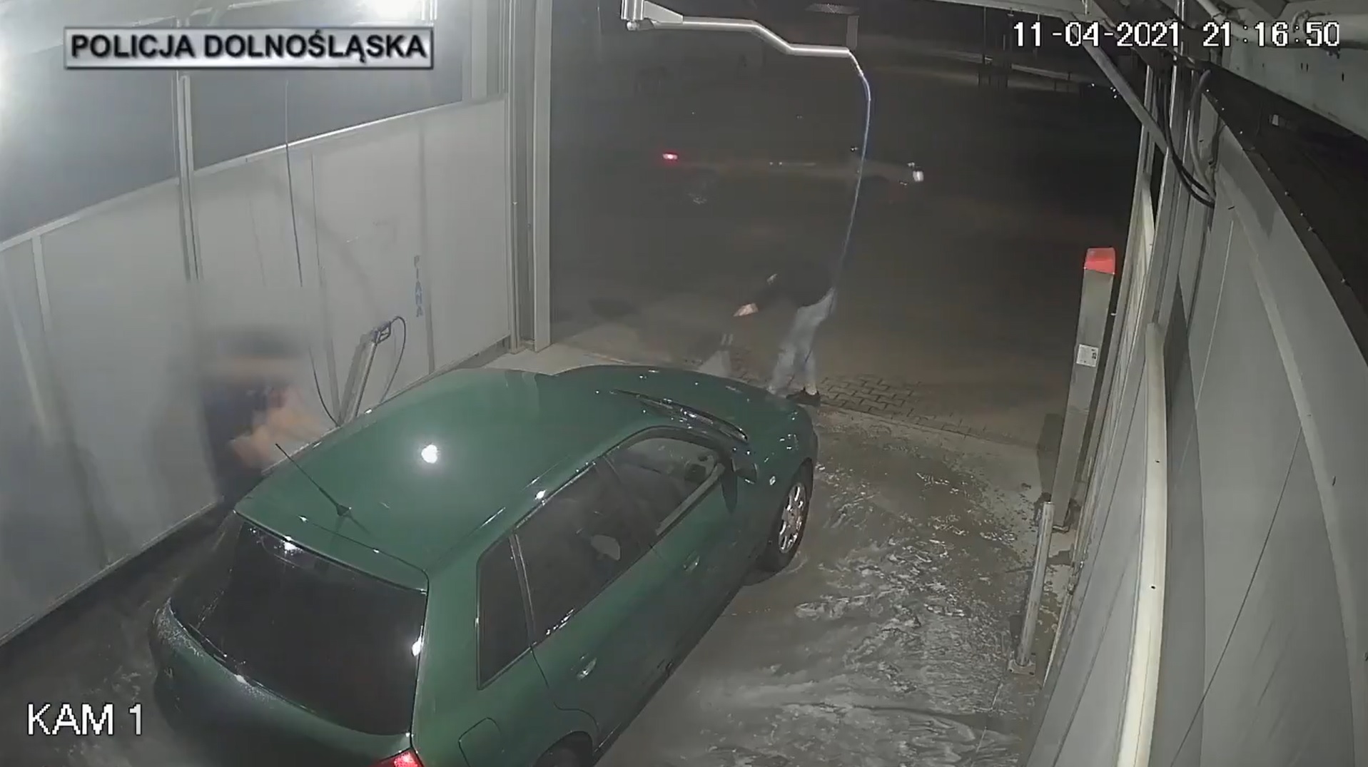 propolski.pl: Kobieta udaremniła próbę kradzieży i… wróciła do mycia auta