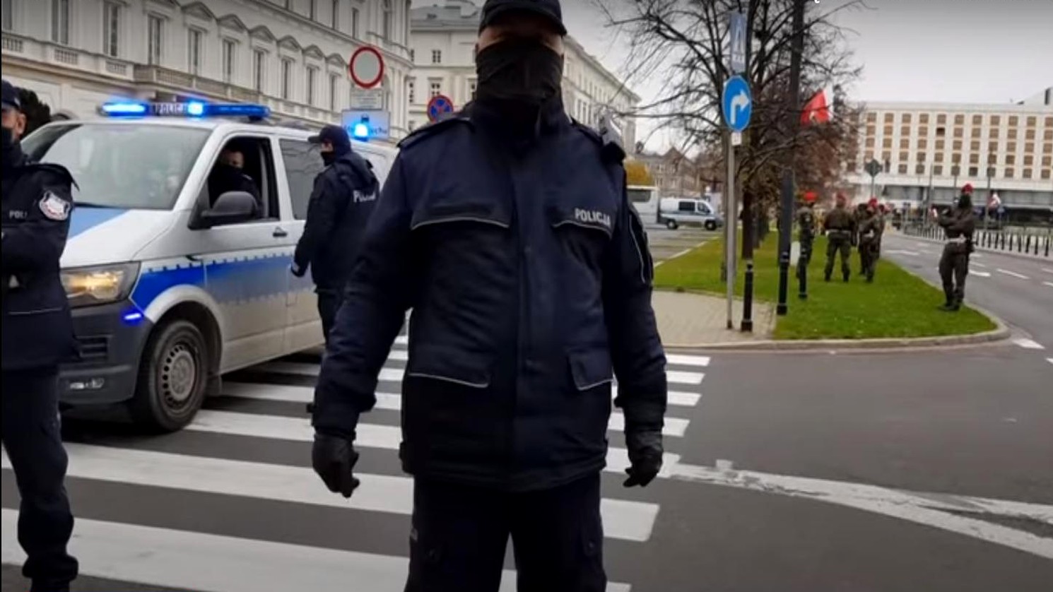 propolski.pl: Policja przy pomocy wojska kontroluje siłownie