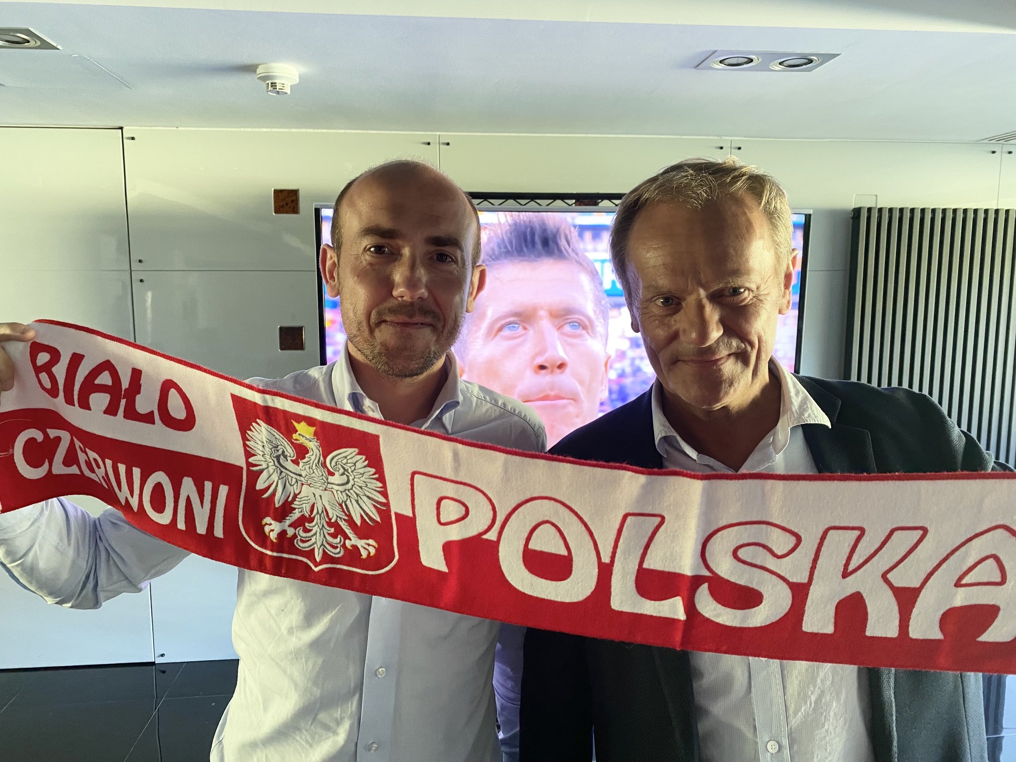 propolski.pl: Borys Budka spotkał się z Donaldem Tuskiem: "Wszyscy dziś kibicujemy Biało-Czerwonym"