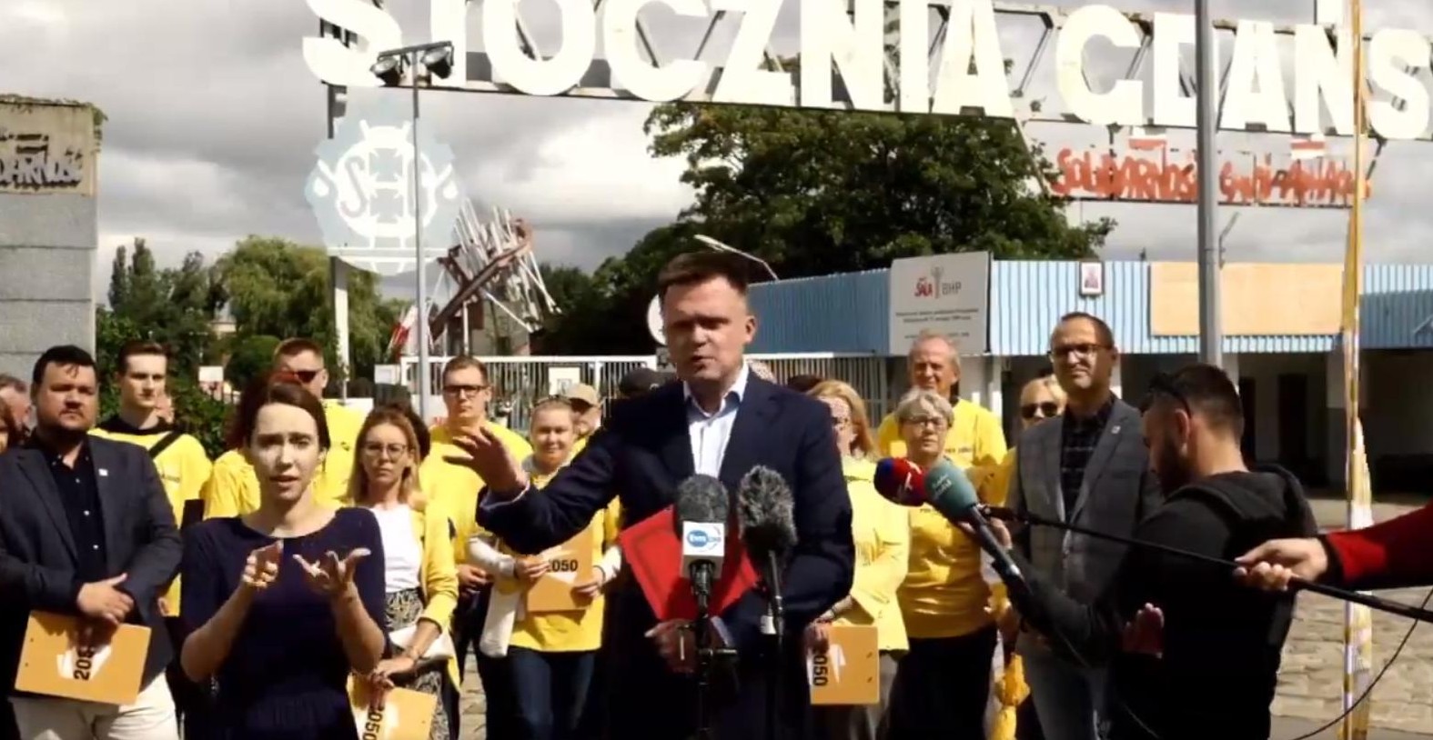 propolski.pl: Szymon Hołownia odpowiedział na zarzuty bratania się z Konfederacją i PiS-em