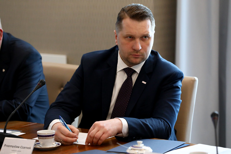 propolski.pl: Sondaż: Jak Polacy oceniają reformy ministra Czarnka?