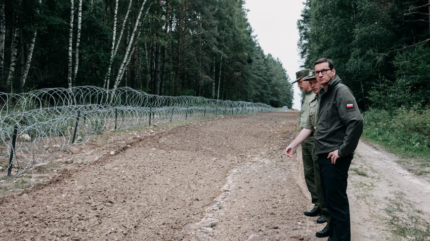 propolski.pl: Wyborcza kłamie na temat straży granicznej. Dziennikarz zmieszał gazetę z błotem