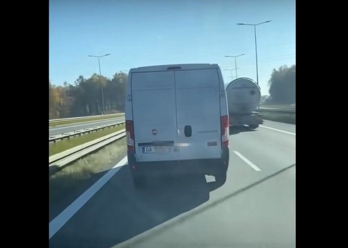 propolski.pl: Kierowca busa blokował przejazd karetki
