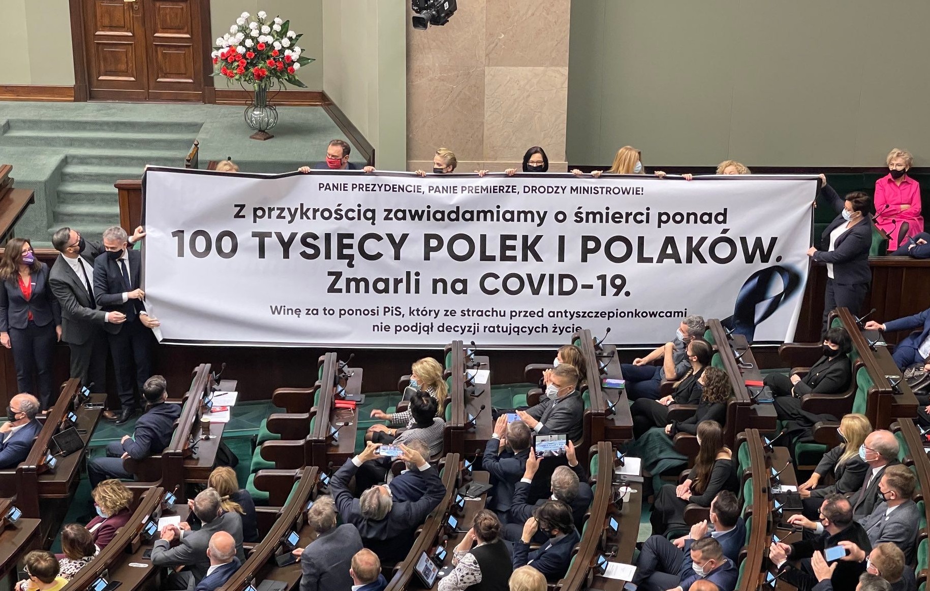 propolski.pl: Lewica wywiesiła zaskakujący transparent w Sejmie