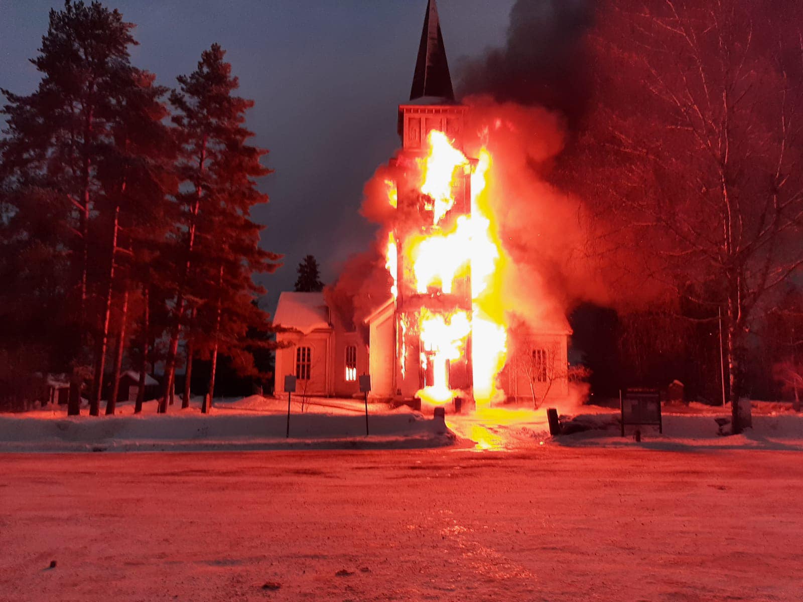 propolski.pl: Pożar w kościele w Finlandii
