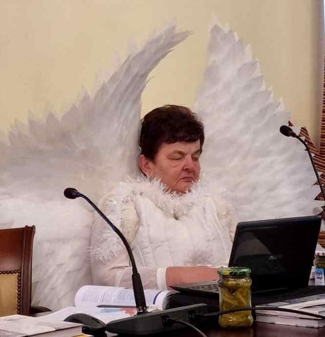propolski.pl: Radna PiS przebrana za anioła
